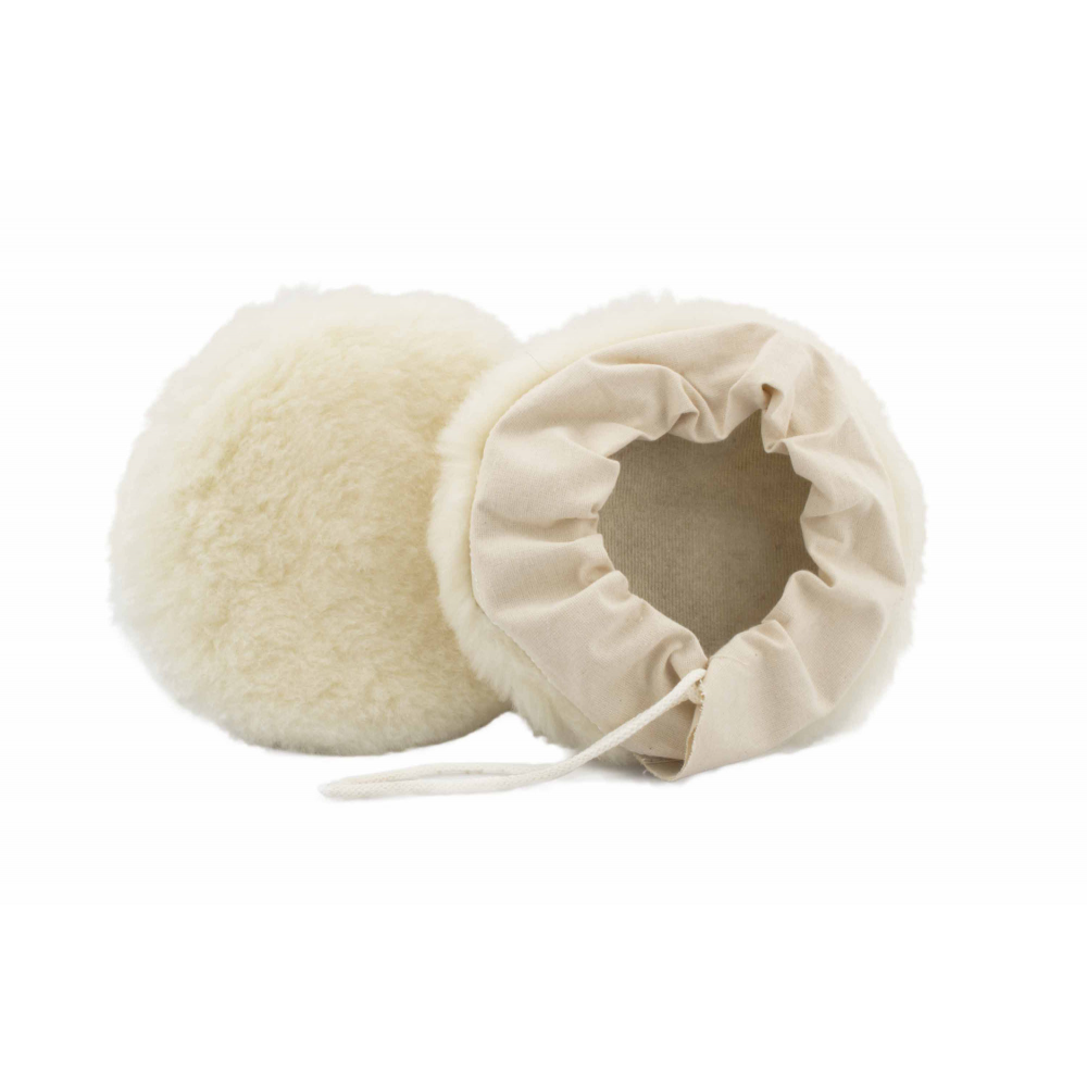 Bonnet en laine avec cordon d’attache